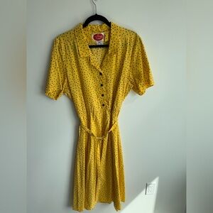 Vintage short sleeve dress
Robby Bee
IMO fits as a medium